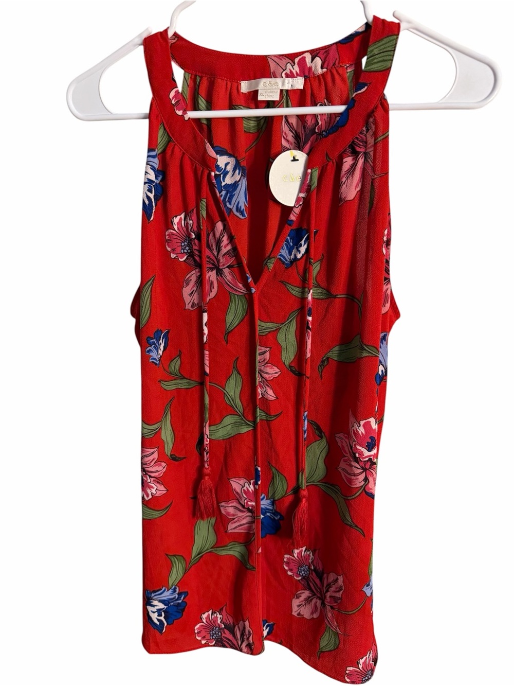 Women C&E size XL red floral sleeveless blouse! V-neck with tasseled strings NWT
